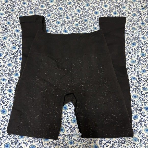 EUC Lululemon Knit Compression Athletic Leggings - Picture 2 of 4